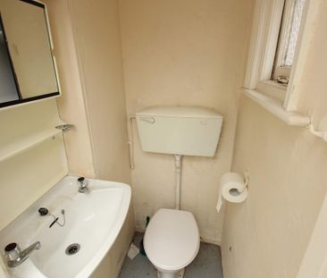 4 bedroom end of terrace house to rent - Photo 1