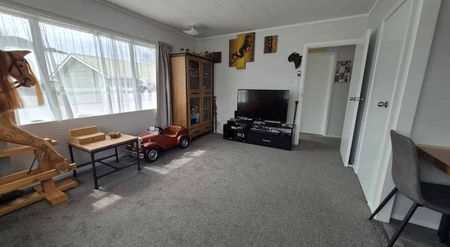 Charming 2-Bedroom with Entertainer’s Backyard - Photo 4