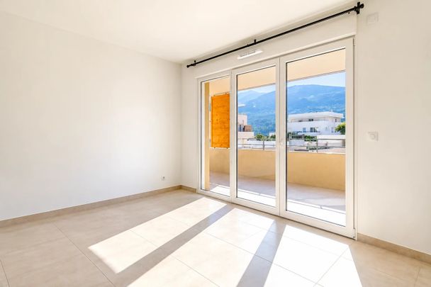 Location Appartement 3 pièces 62m² ST MARTIN DU VAR 06670 - Photo 1