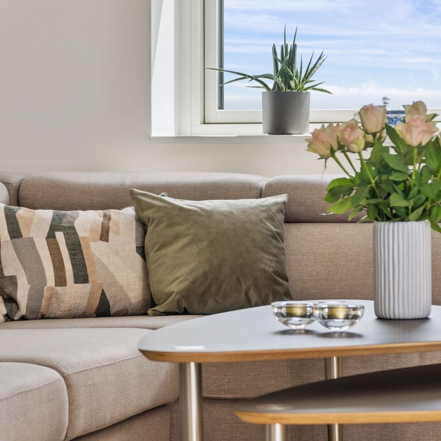 Skøn 3 værelses bolig med tagterrasse og atrium - Foto 1