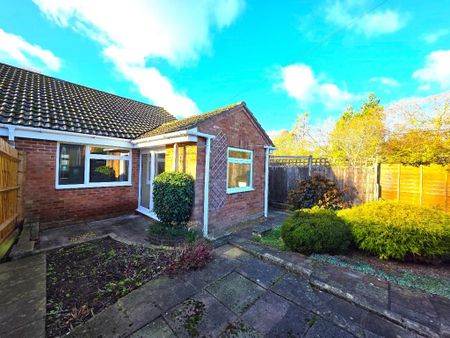 2 bedroom bungalow to rent - Photo 3