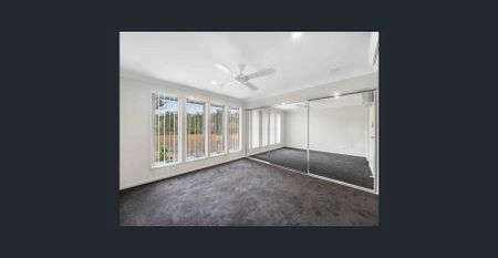 Three Bedroom Townhouse Close To All Amenities! - Photo 4