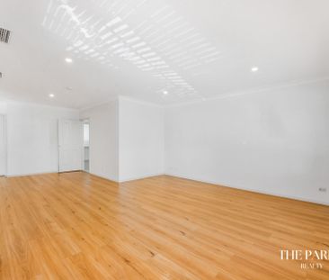 Beautifully Renovated Home ! - Photo 2