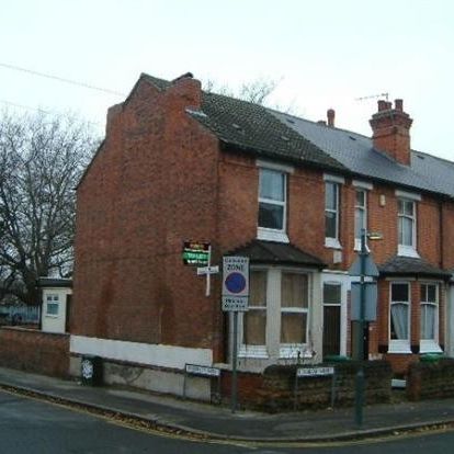 Rooms available shared house in Lenton - Photo 1