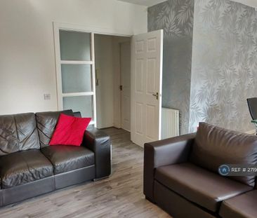 1 bedroom in a flat share to rent - Photo 3