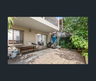 Convenient 2x1 Living - Photo 2