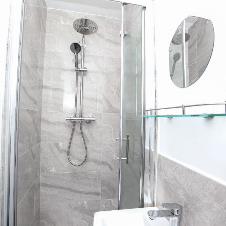 5 bedroom House To Let Total Size: 1411 SQ FT - Photo 1