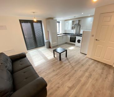 1 Bed Student Accommodation - Photo 2