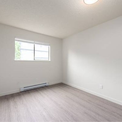 Available Now! Fully Renovated 2 Bedroom Apartment - Photo 1