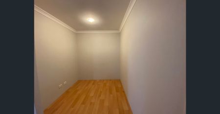 ***SPACIOUS FAMILY HOME*** - Photo 4