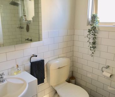 1/10 Violet Street, Essendon VIC 3040 - Photo 2