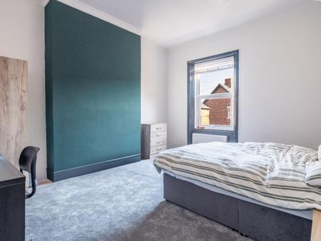 6 bedroom terraced house to rent - Photo 2