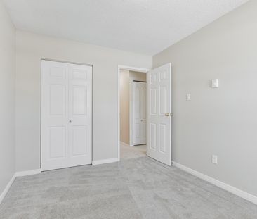 2 bedroom, 1 bathroom apartment in Ajax - Photo 1