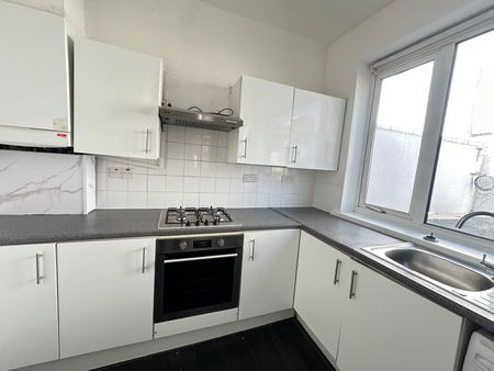 House in Wood Green - Photo 5