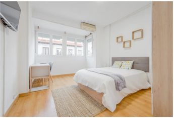 Calle de Pilar de Zaragoza, Madrid, Community of Madrid 28028