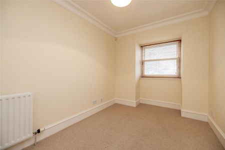3 bedroom flat to rent - Photo 3