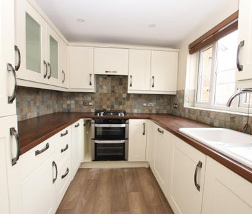 3 bedroom end of terrace house to rent - Photo 6