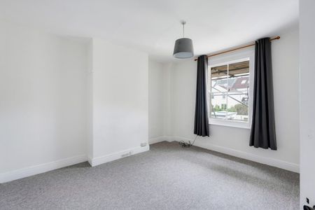 2 Bed Flat - Photo 5