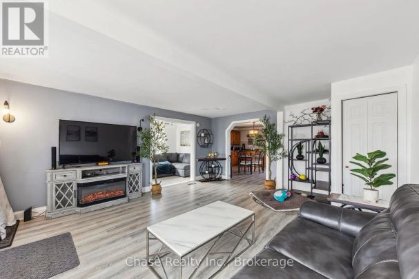 16 FIFTH STREET W - Photo 1