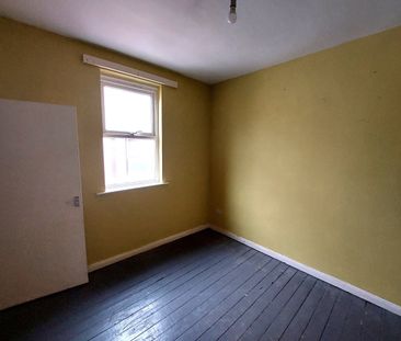 2 Bed Flat, Brookfield Road, LS6 - Photo 1
