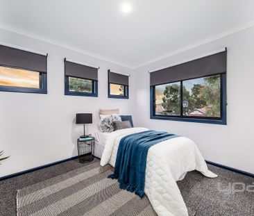 33 Pro Hart Way, Caroline Springs - Photo 6