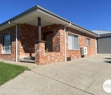 MODERN THREE BEDROOM HOME! - Photo 6