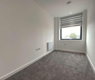 London Road, Staines-upon-thames, Surrey, TW18 - Photo 2