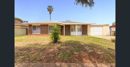 Spacious 3-Bedroom Home with Large Backyard! - Photo 3