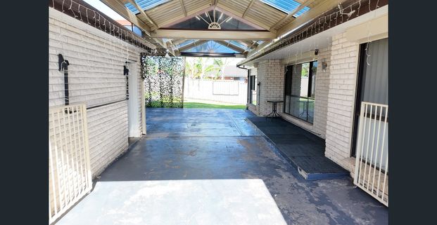 Free-Standing Spacious Three-Bedroom villa - Photo 1