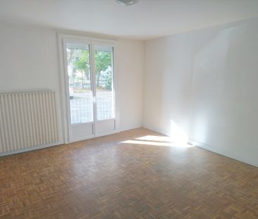 Appartement T3 de 58 m² en bon état général avec un parking et un c... - Photo 2