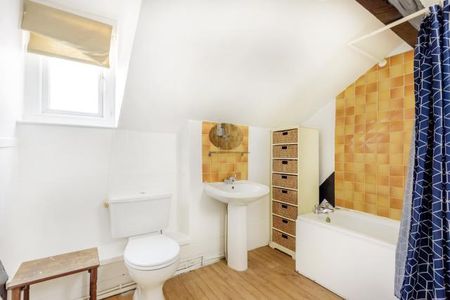 3 bedroom flat to rent - Photo 4