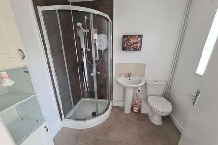 Dairy Court, Crewkerne, Somerset, TA18 - Photo 4