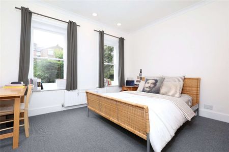 This is a large flat set over two floors and is part of a converted Victorian house. - Photo 2