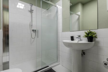 Incredible single room in Milan, close to Bocconi university and IULM - Photo 5