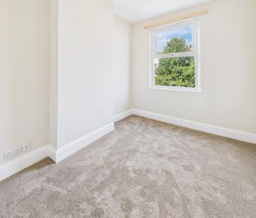 3 bedroom house - terraced to rent - Photo 2