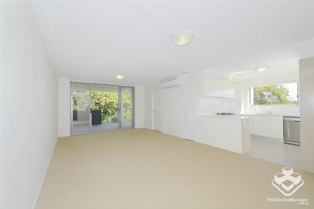 2 Bedrooms, 2 Bathrooms, New Carpets, Park Outlook, in this leafy pocket of Lutwyche. - Photo 3