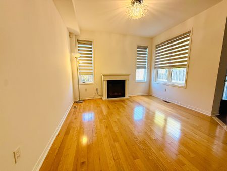 For Lease - 137 Laramie Crescent, Vaughan, Ontario - Photo 3