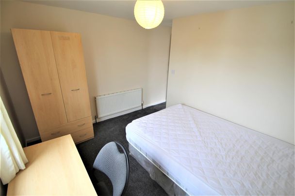 Becketts Park Crescent, Headingley, LS6 3PH, Leeds - Photo 1