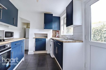 1 bedroom in a house share to rent - Photo 2