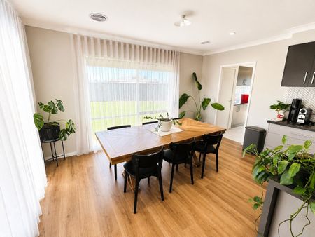 FURNISHED FAMILY HOME IN GRAMMAR PARK! - Photo 3