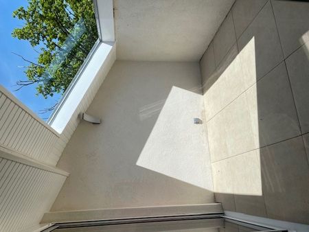 LOCATION T3 - OULLINS, - Photo 2