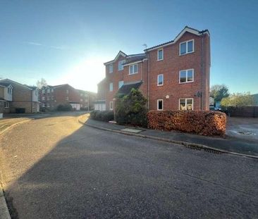 Howard Close, Waltham Abbey, EN9 - Photo 2