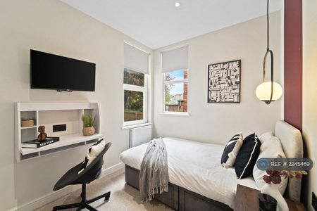 1 bedroom in a house share to rent - Photo 2