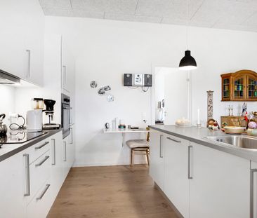 Indflytningsklart rækkehus, med kort afstand til hverdagens fornøde... - Photo 3