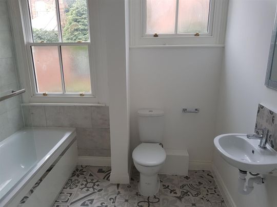 Saint Paul’s Square, Burton On Trent - Photo 1