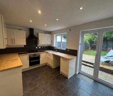 3 bedroom semi-detached house to rent - Photo 6
