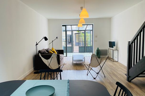 ARCHITECTURE INSOLITE - 1900- Location meublée Maison avec terrasse et garage - Photo 1