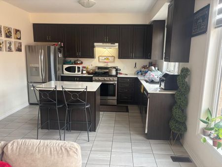 For Lease - 2300 Grainger Loop, Innisfil, Ontario - Photo 2