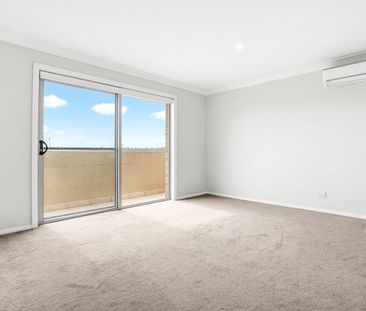 4 BEDROOM FAMILY HOME - Photo 3