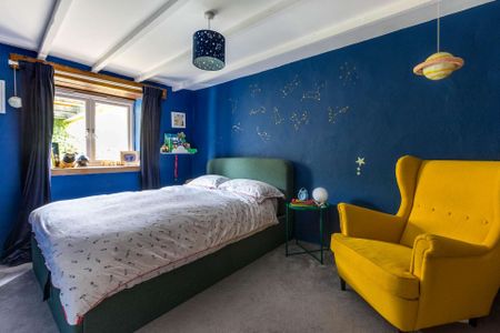 A stunning conversion of a traditional barn located in a quiet hamlet close to Crantock Beach and Penpol Creek near Newquay. To let for 12 months. - Photo 5